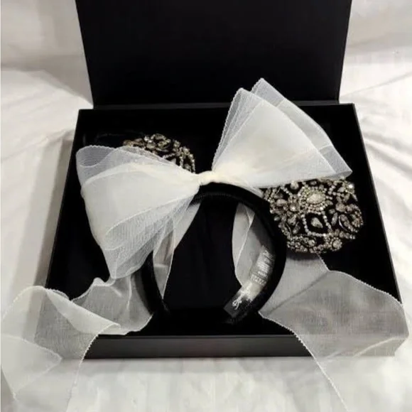 Brand New Minnie Mouse ears from designer collection by Vera Wang. Brand New Disney Parks Vera Wang Limited Release Bridal  main image 4